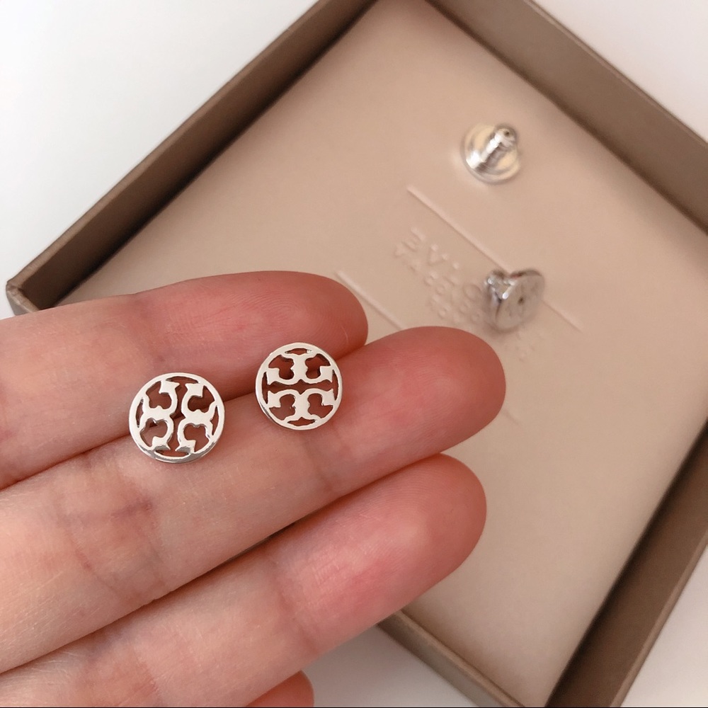 TORY BURCH MILLER STUD EARRING SILVER - Picture 4 of 7